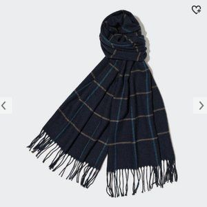 IN SEARCH OF: UNIQLO PATTERNED SCARF
